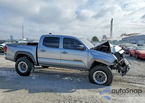 2017 Toyota Tacoma Double Cab z USA, uszkodzony, nr VIN 5TFCZ5AN3HX080343